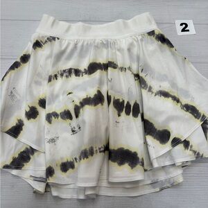 lululemon athletica White Skirt with Black and Yellow Tie-Dye
